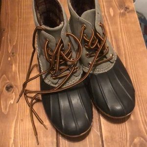 Duck boots